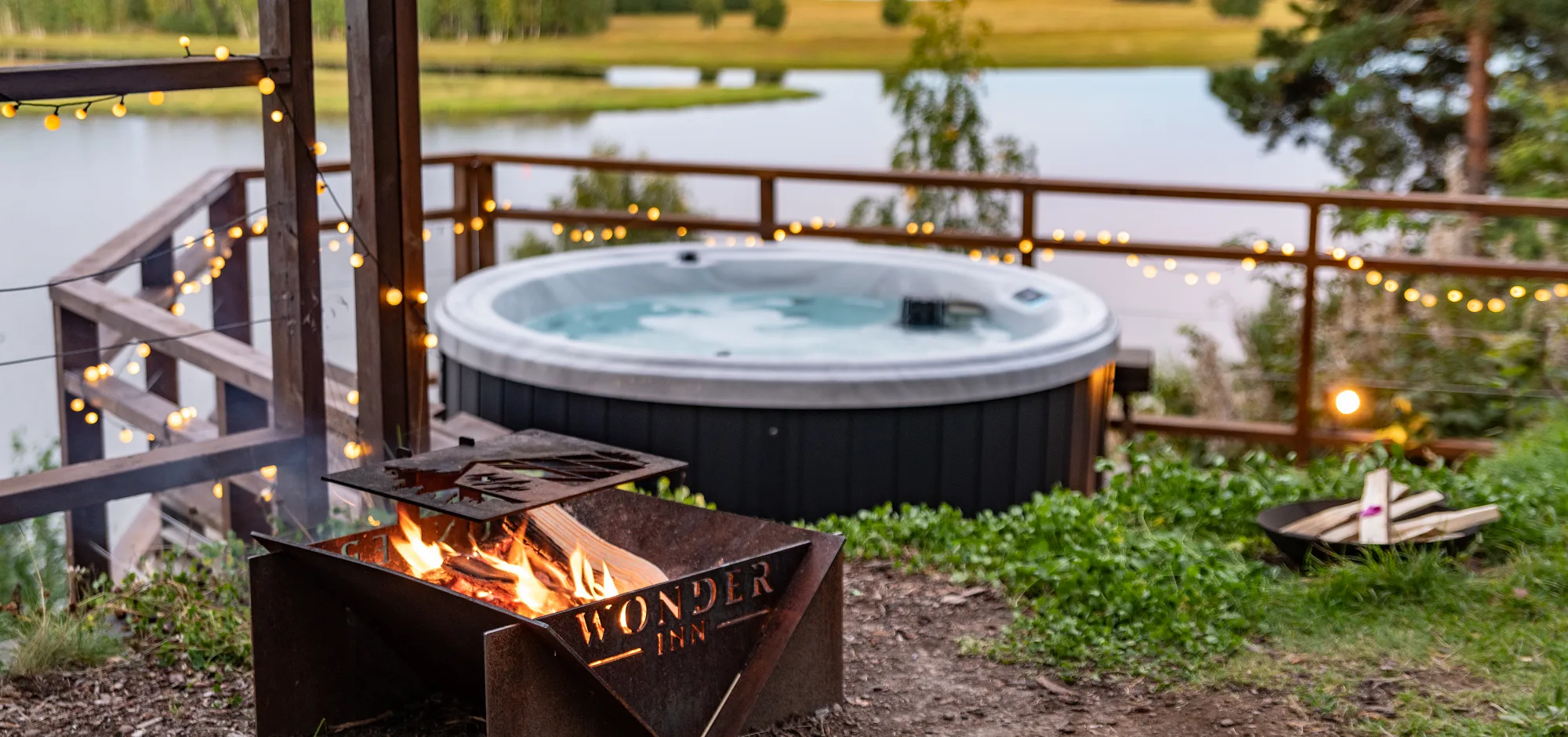 WonderInn Delta — outdoor jacuzzi with riverside views