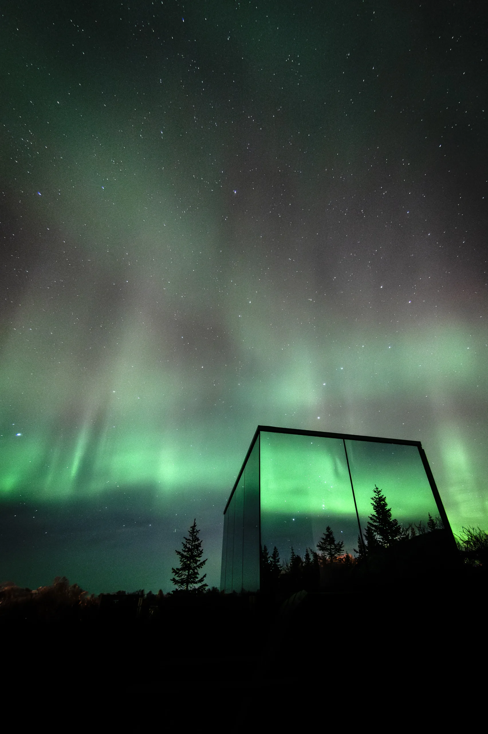 WonderInn Arctic — aurora night