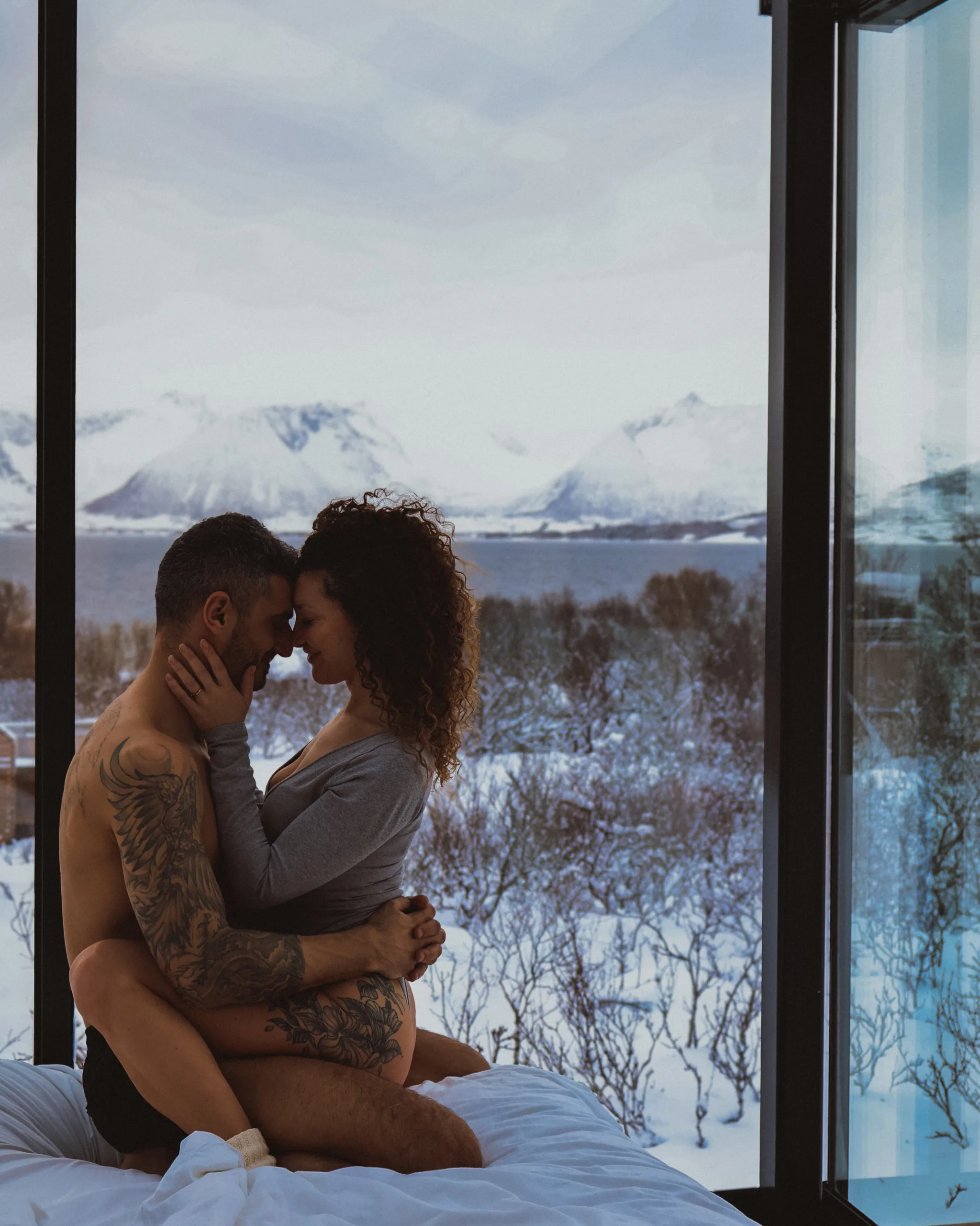 WonderInn Arctic — winter evening at the cabin