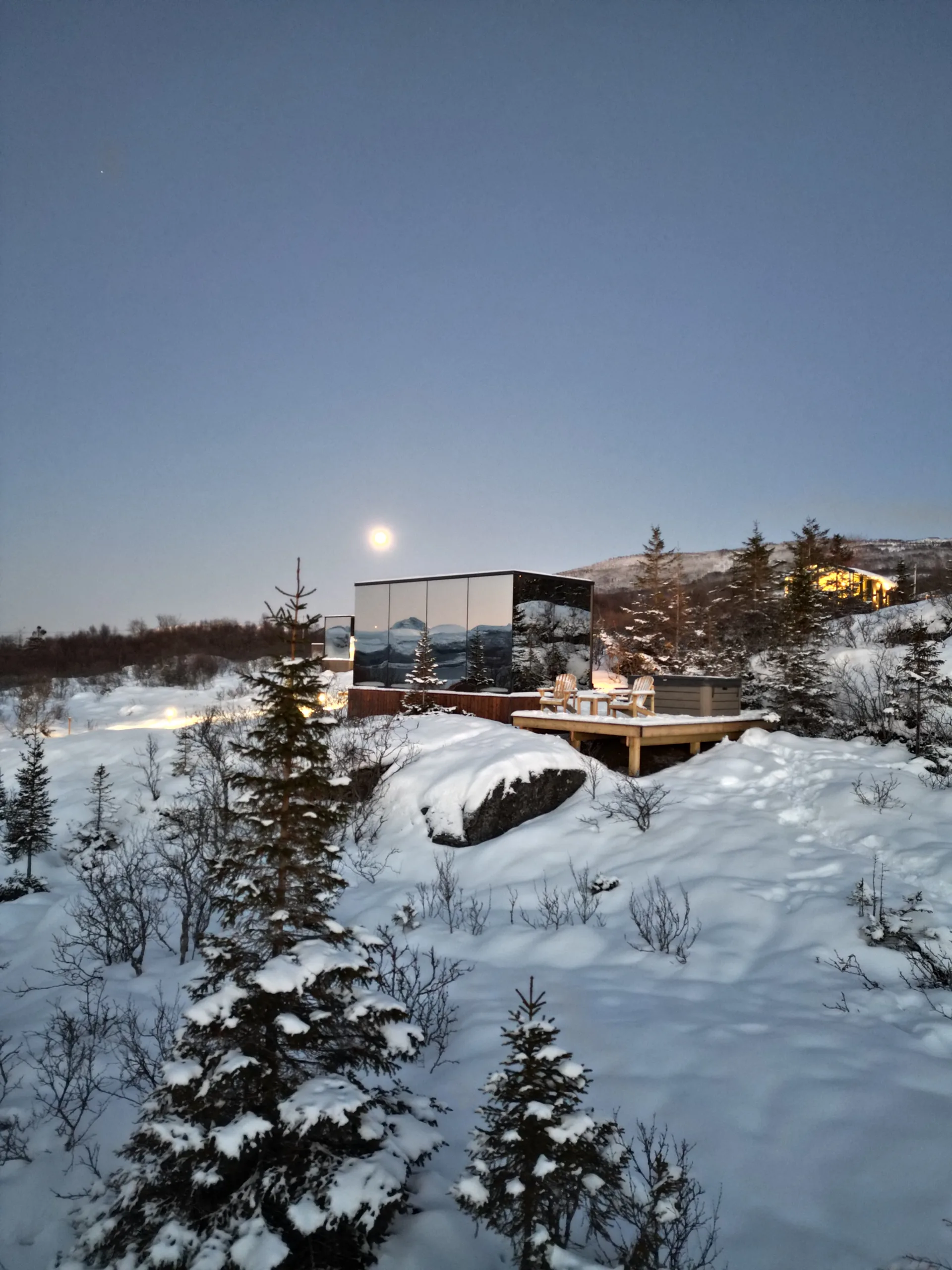 Sky & Sand Mirror Cabin at WonderInn Arctic